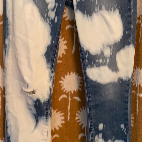 abstract bleach design applied to skinny jeans! - Picture 2 of 6